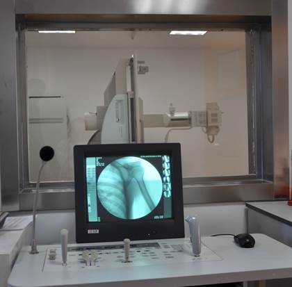 ����θ����